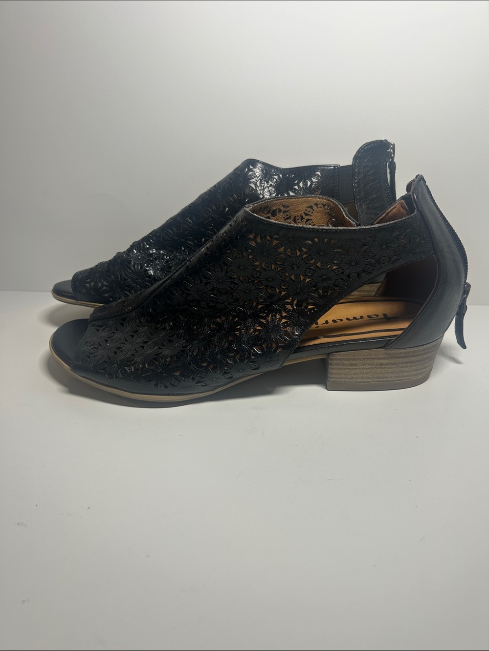 Tamaris Women’s Black Leather Laser-Cut Sandals